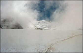 Glacier de Tête Rousse in de wolken